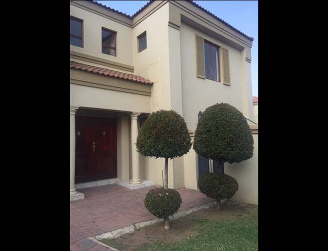 3 BEDROOM TOWNHOUSE TO LET IN SUNNINGHILL